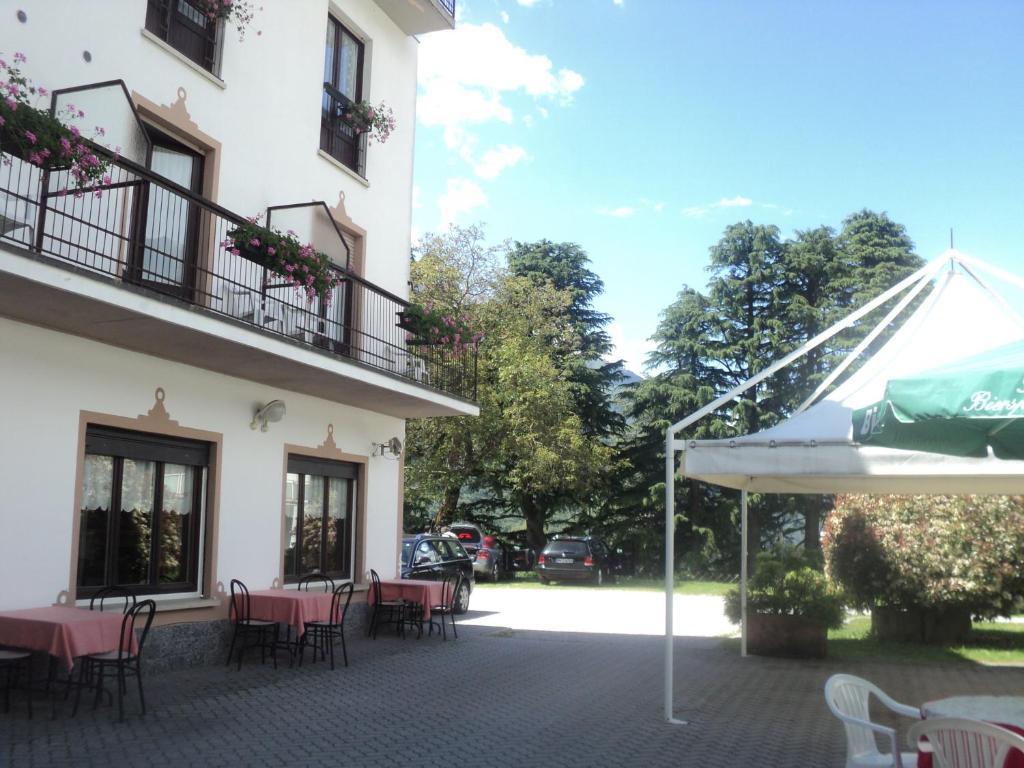 Albergo Del Cacciatore Cremeno Экстерьер фото